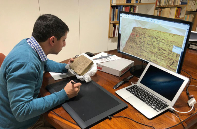 Photo of the author of the report, Josué J. Justel, making a copy of a Neo-Babylonian brick.